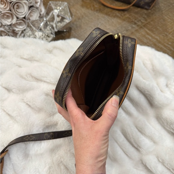 Louis Vuitton Monogram Danube crossbody bag - Picture 16 of 16